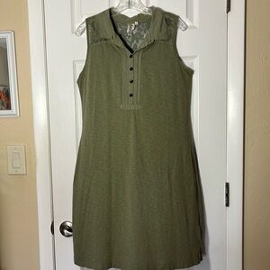 Aventura Olive Green Sleeveless Midi Dress with Lace Yoke